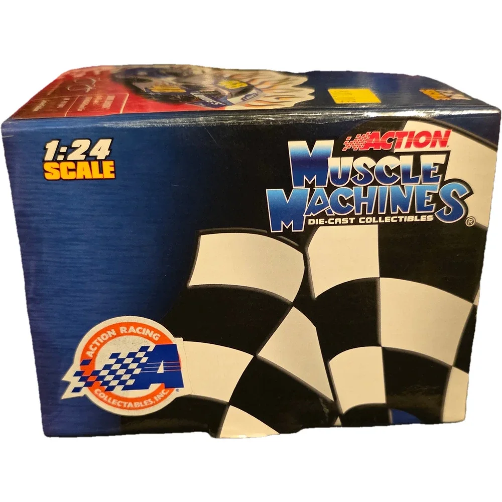 Jimmie Johnson #48 Lowe's 2005 NASCAR Muscle Machines 1/24 Action Diecast Nascar